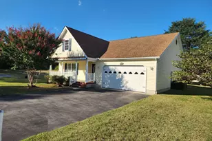 404 Summit Dr, Blades, DE 19973 - Photo 1