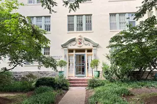 102 W 39th St, Baltimore, MD 21210 - Photo 1