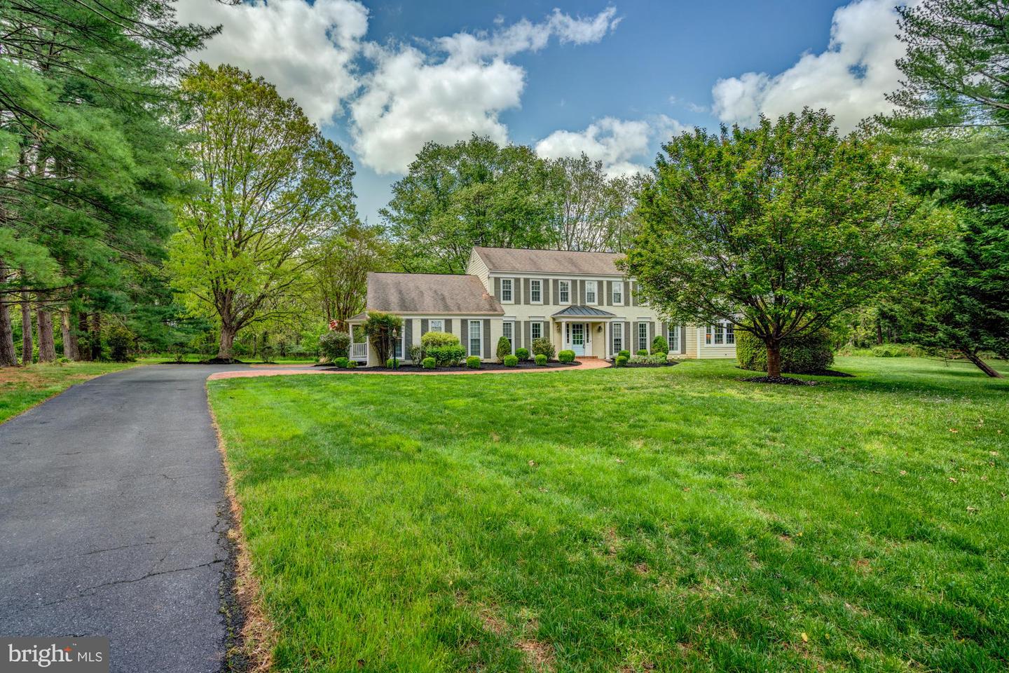 8540 Plum Creek Dr, Gaithersburg, MD 20882 MLS MDMC2088726 Coldwell