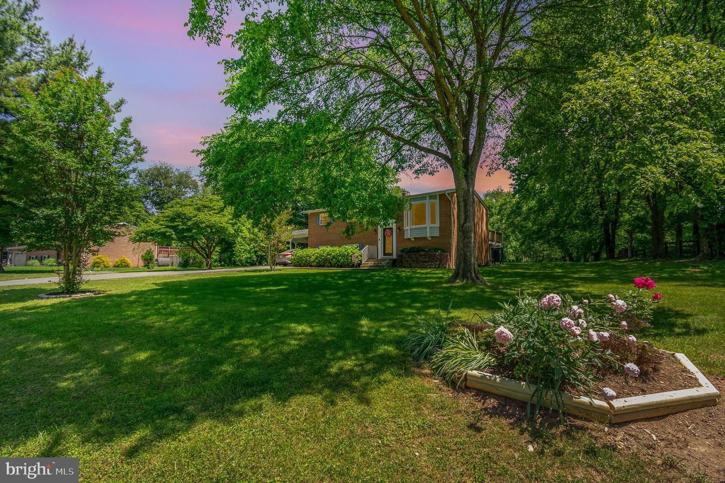 8216 Seneca View Dr, Gaithersburg, MD 20882 MLS MDMC2092256