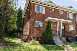 631 Hampton Dr, Oxon Hill, MD 20745 - Photo 1