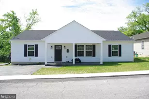 121 Washington St, Hancock, MD 21750 - Photo 1