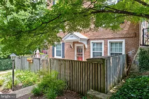 3334 S Wakefield Street S, Arlington, VA 22206 - Photo 1