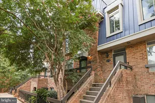 1655 S Hayes St, Arlington, VA 22202 - Photo 1