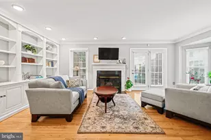 913 Rolfe Pl, Alexandria, VA 22314 - Photo 1