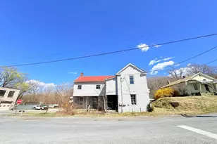 9 Bridge St S, Buchanan, VA 24066 - Photo 1