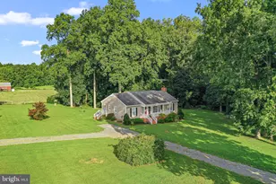 727 Brizendine Ln, Dunnsville, VA 22454 - Photo 1