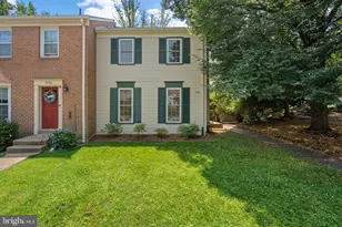 3901 Bradwater St, Fairfax, VA 22031 - Photo 1