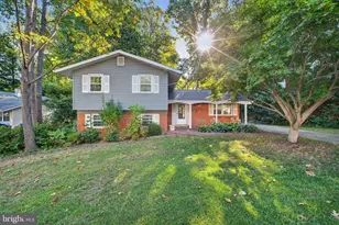 3207 Fair Woods Pkwy, Fairfax, VA 22030 - Photo 1