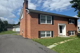 206 Fredericktowne Dr, Stephens City, VA 22655 - Photo 1