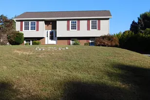 209 Lakeside Dr, Stephens City, VA 22655 - Photo 1