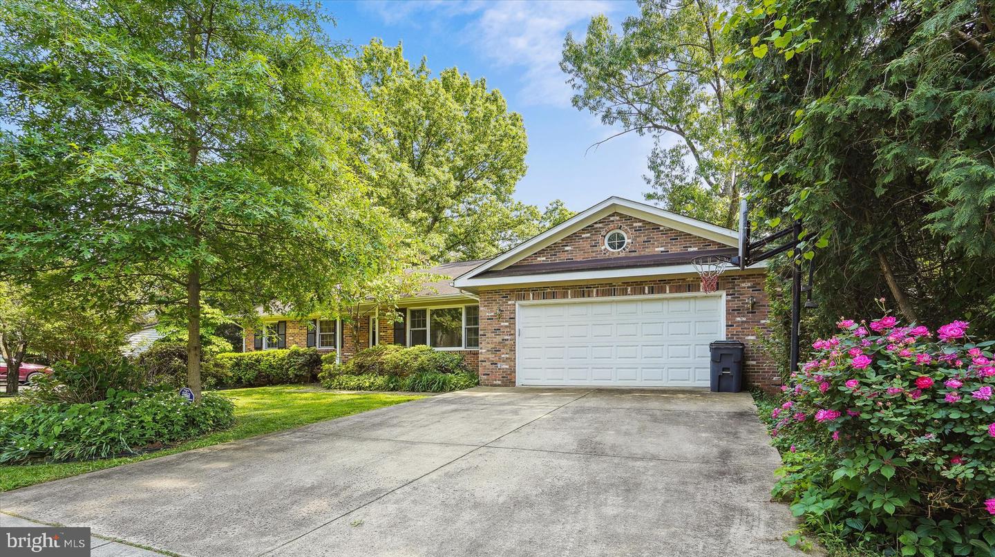 8011 Birnam Wood Dr, McLean, VA 22102 MLS VAFX2112820 Coldwell Banker