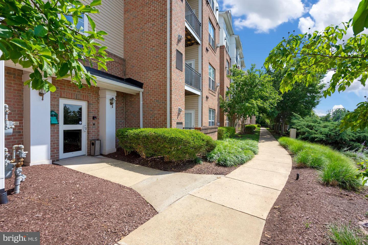 3840 Lightfoot St 342, Chantilly, VA 20151 MLS VAFX2116728