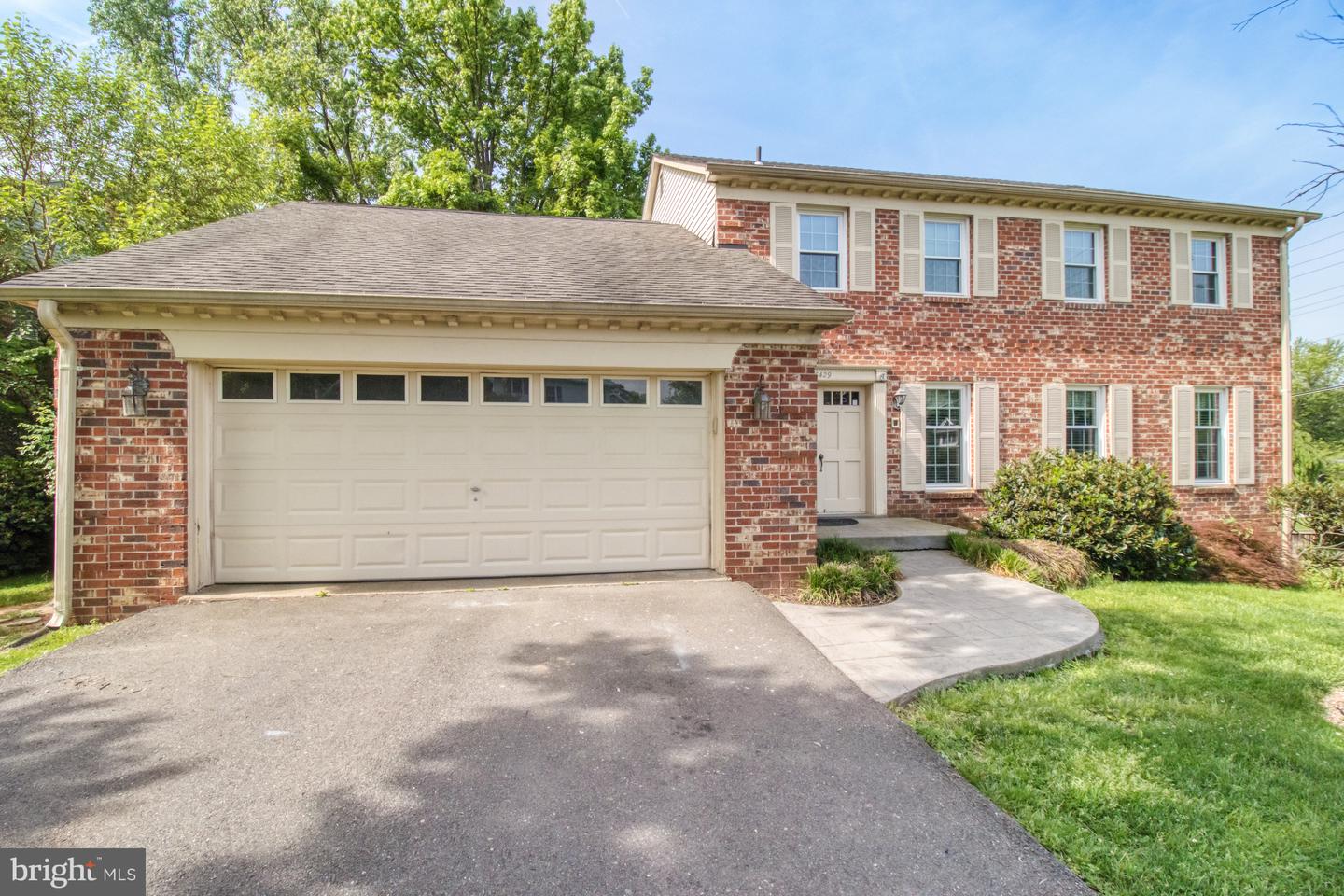 6429 Old Chesterbrook Rd, McLean, VA 22101 MLS VAFX2128180 Coldwell