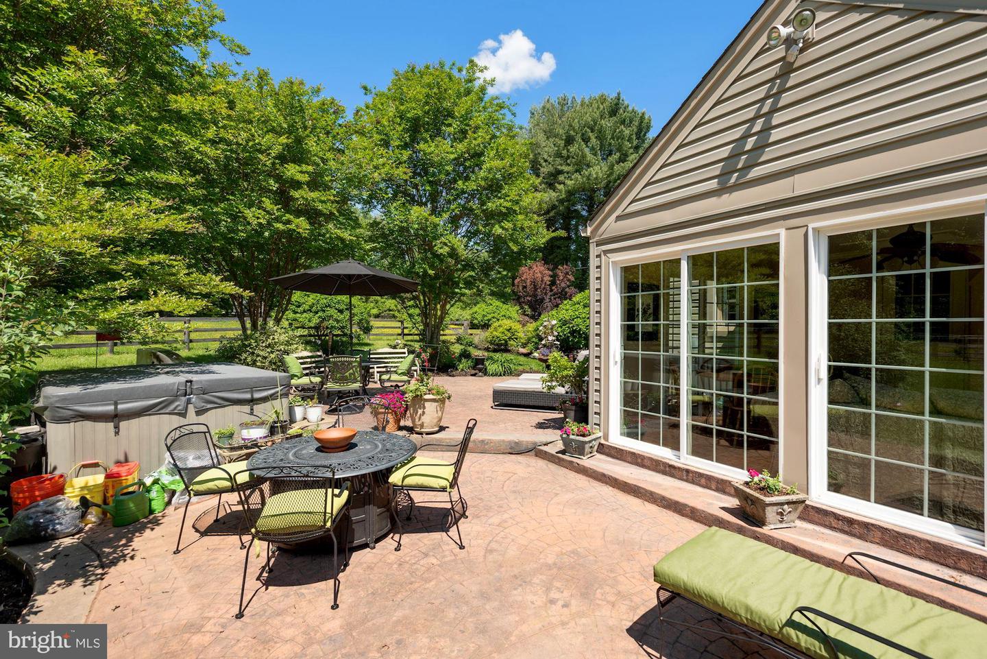 636 Walker Rd, Great Falls, VA 22066 MLS VAFX2143396 Coldwell Banker