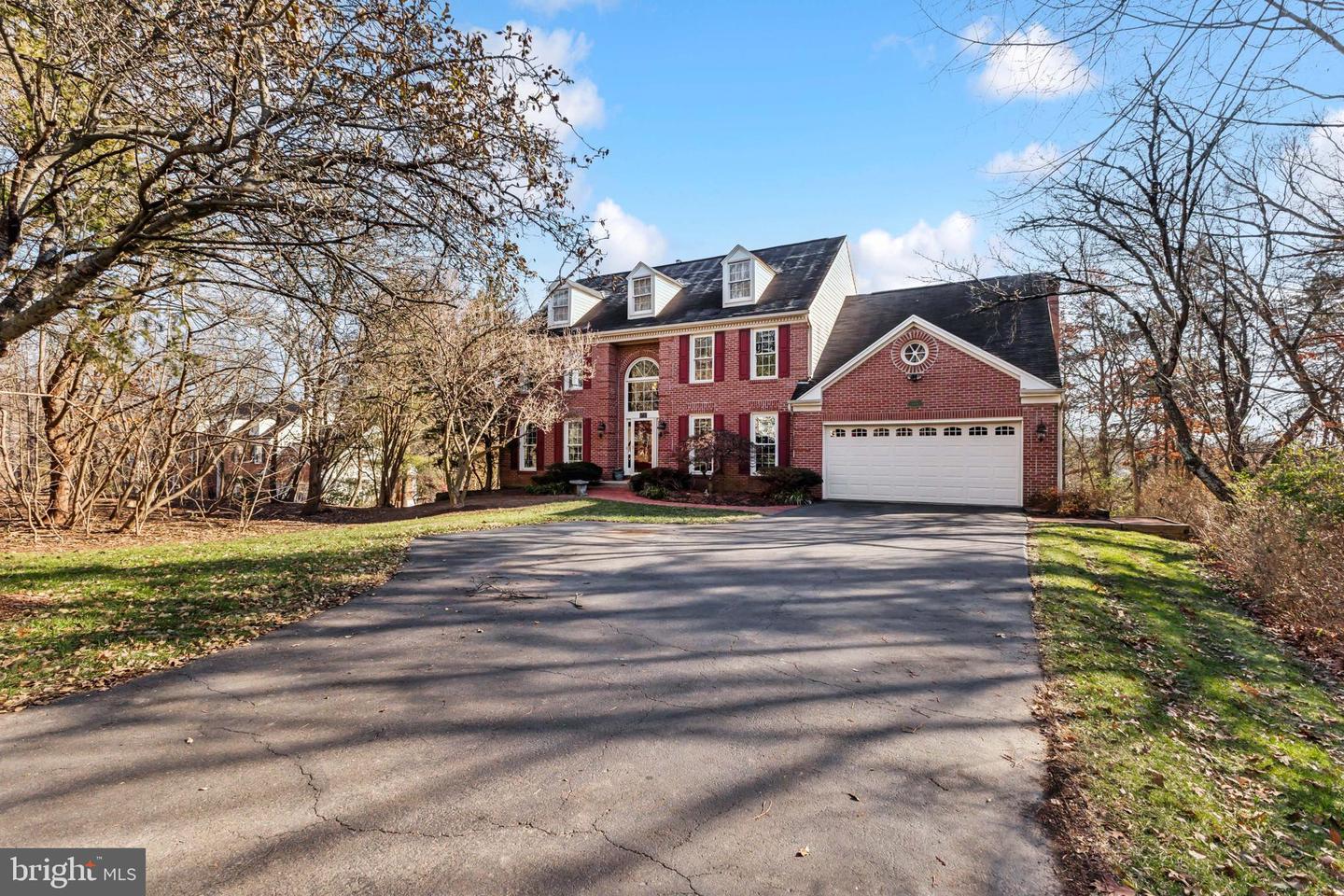 6757 Gray Post Ct, Centreville, VA 20121 - MLS VAFX2214644 - Coldwell ...
