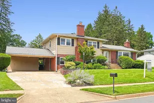 912 Fairway Dr NE, Vienna, VA 22180 - Photo 1