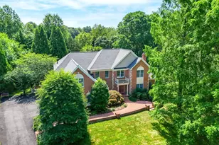 10505 Dunn Meadow Rd, Vienna, VA 22182 - Photo 1