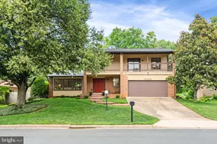 10412 Woodbury Woods Ct, Fairfax, VA 22032 - Photo 1