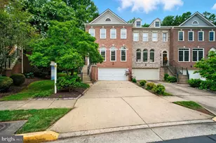 10189 Castlewood Ln, Oakton, VA 22124 - Photo 1