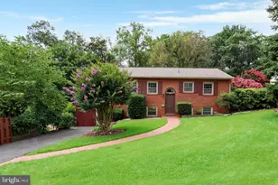 2615 Fairview Dr, Alexandria, VA 22306 - Photo 1