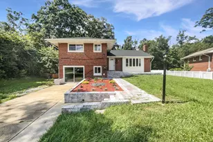 5716 Glenmullen Pl, Alexandria, VA 22303 - Photo 1