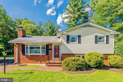 242 Hillside Circle SW, Vienna, VA 22180 - Photo 1