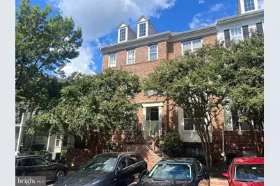 1592 Leeds Castle Drive #101, Vienna, VA 22182 - Photo 1