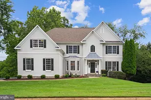 10492 Hunting Hills Pl, Oakton, VA 22124 - Photo 1