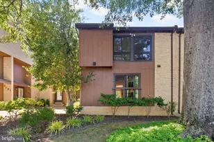 3187 Readsborough Ct, Fairfax, VA 22031 - Photo 1