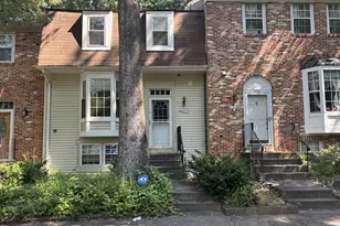 10025 Chestnut Wood Ln, Burke, VA 22015 - Photo 1