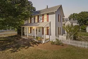 910 Locust St, Herndon, VA 20170 - Photo 1