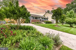 116 Hickory Cir SW, Vienna, VA 22180 - Photo 1