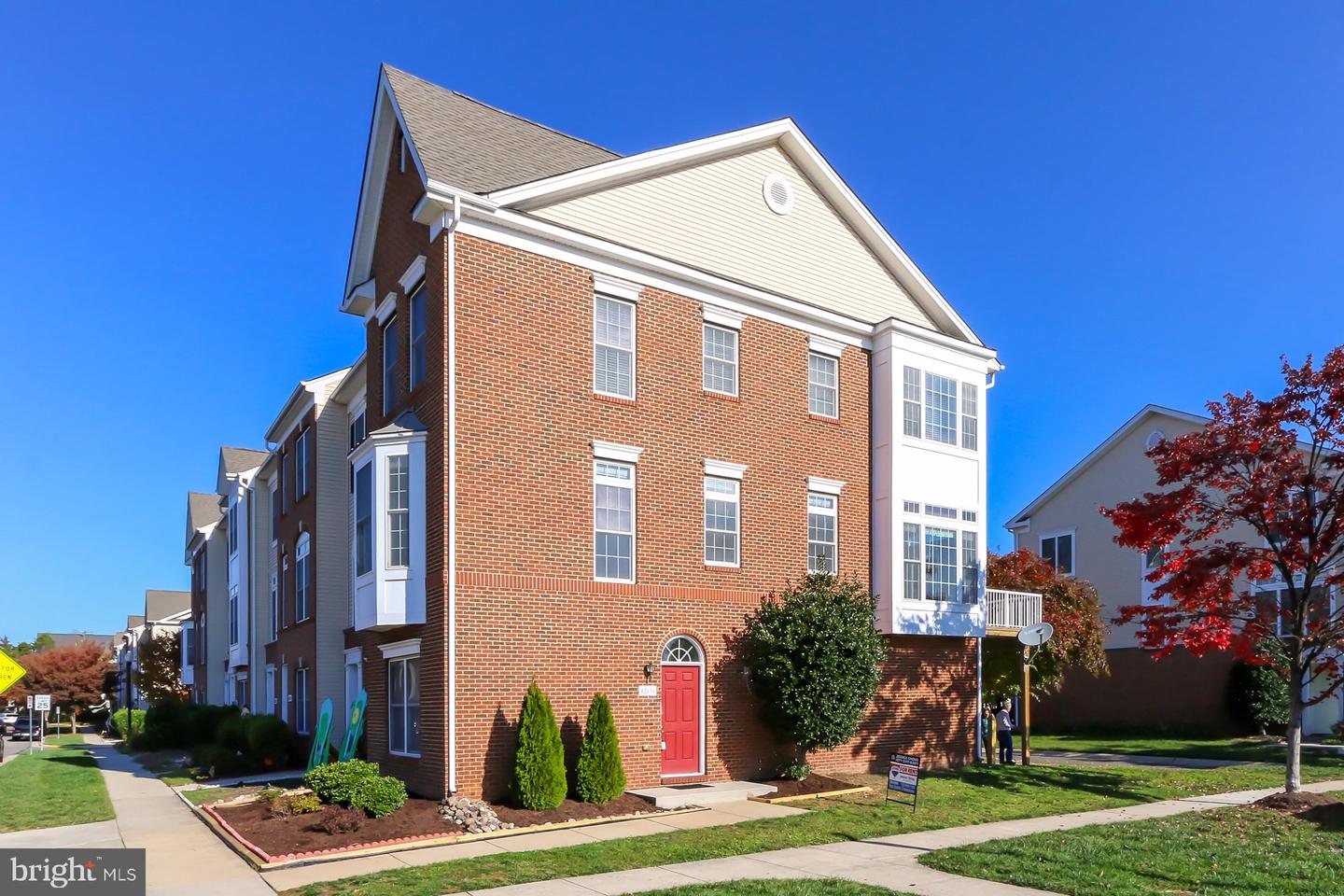 42634 Pine Forest Dr, Chantilly, VA 20152 MLS VALO2039860 Coldwell