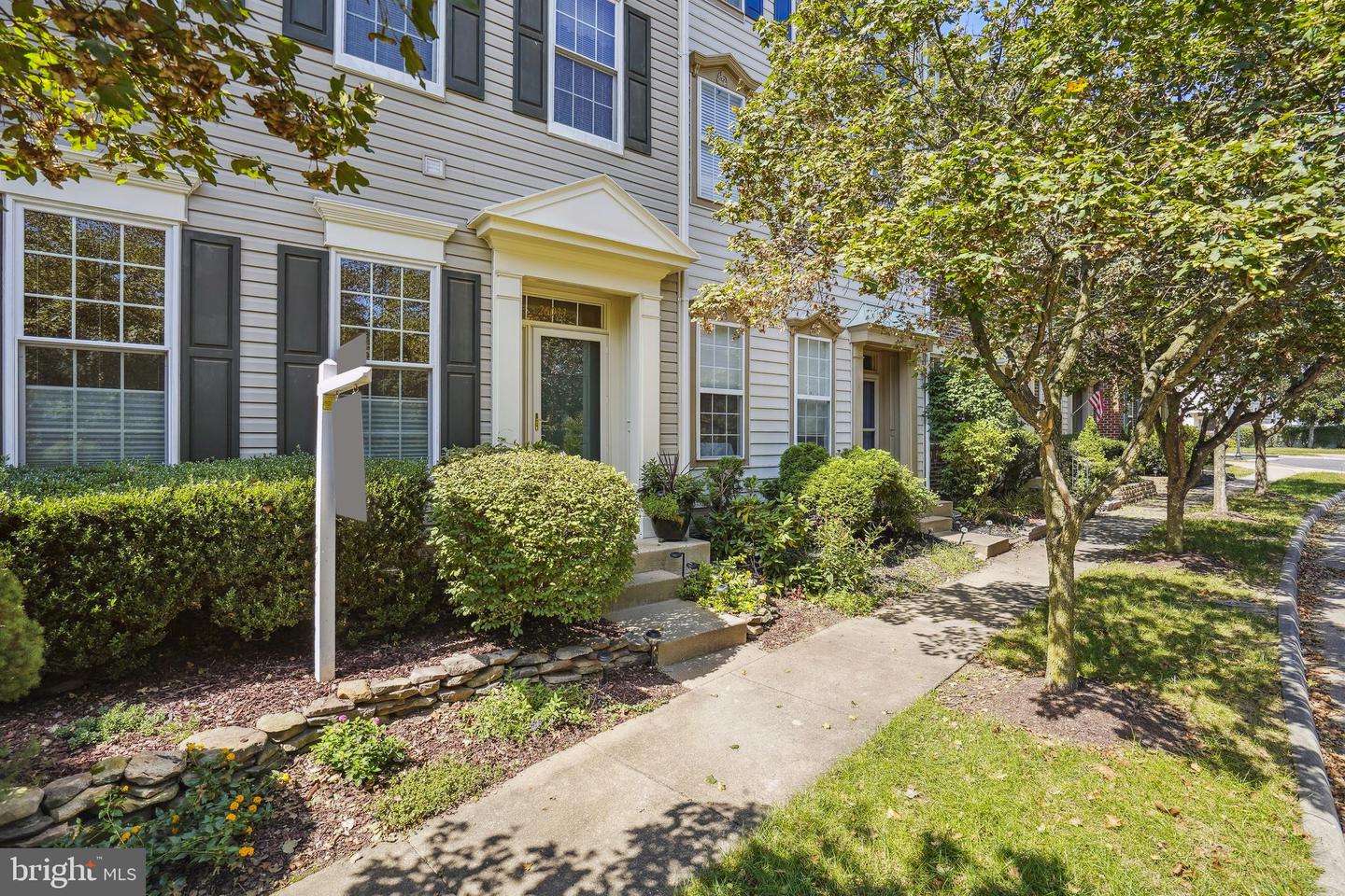 26033 Murrey Dr, Chantilly, VA 20152 MLS VALO2039918 Coldwell Banker