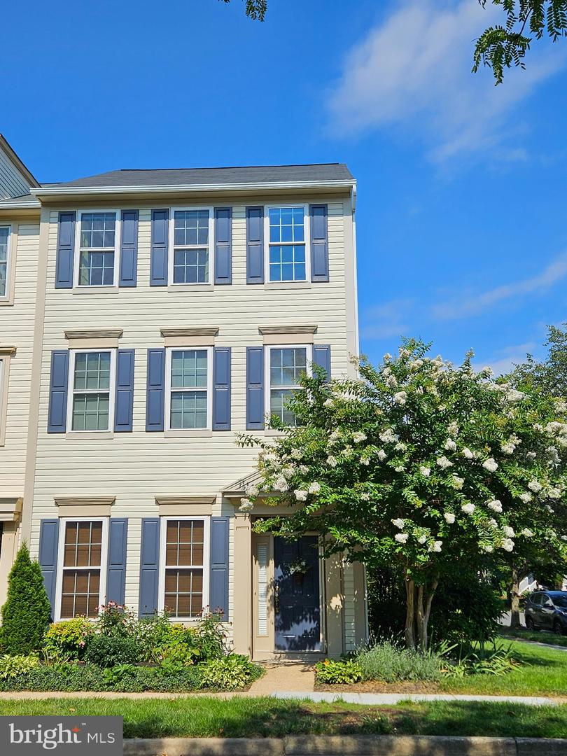 25483 Gover Dr, Chantilly, VA 20152 MLS VALO2054976 Coldwell Banker
