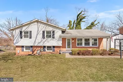 610 W Maple Avenue W, Sterling, VA 20164 - Photo 1