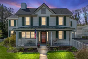 201 N 33rd St, Purcellville, VA 20132 - Photo 1