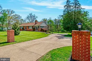 29 Cedar Dr, Sterling, VA 20164 - Photo 1