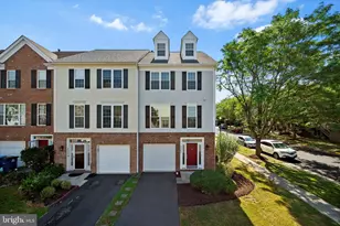 42860 Golf View Dr, Chantilly, VA 20152 - Photo 1