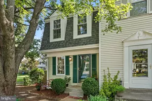 19 Dulany Ct, Sterling, VA 20165 - Photo 1