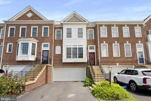 18538 Pineview Square, Leesburg, VA 20176 - Photo 1