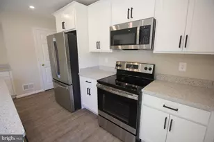 118 N Cottage Rd, Sterling, VA 20164 - Photo 1