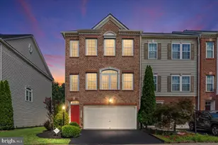 25217 Beach Pl, Chantilly, VA 20152 - Photo 1