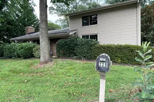 229 W Meadowland Ln W, Sterling, VA 20164 - Photo 1