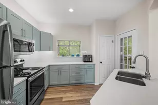 662 Gateway Dr SE, Leesburg, VA 20175 - Photo 1