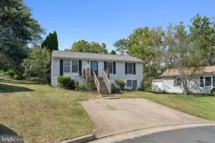 127 Oakview Dr SE, Leesburg, VA 20175 - Photo 1