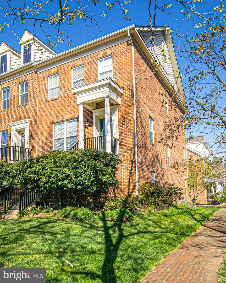 640 Belmont Bay Dr, Woodbridge, VA 22191 MLS VAPW2048366 Coldwell