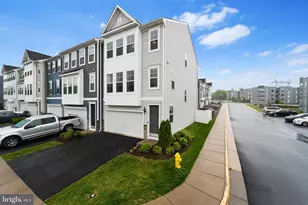 18216 Summit Pointe Dr, Triangle, VA 22172 - Photo 1