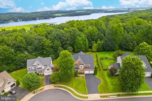 3224 Lost Pond Ct, Triangle, VA 22172 - Photo 1